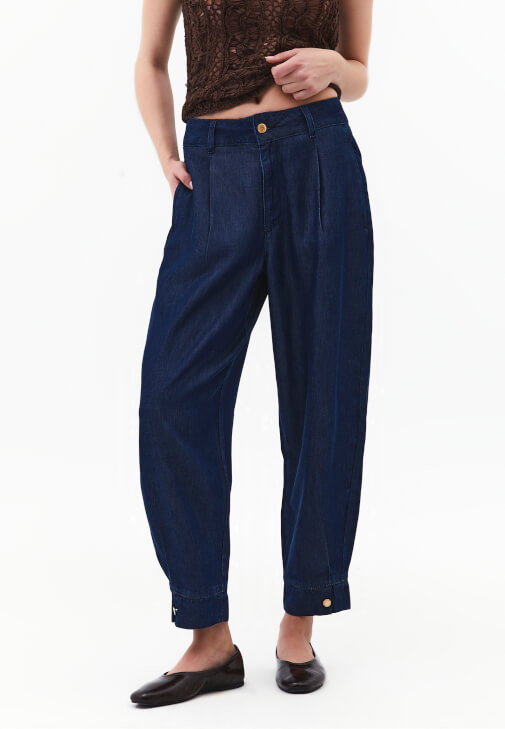 Denim Balon Pantolon ve Atlet Kombini