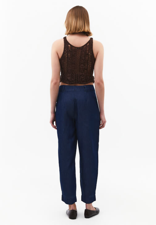 Denim Balon Pantolon ve Atlet Kombini