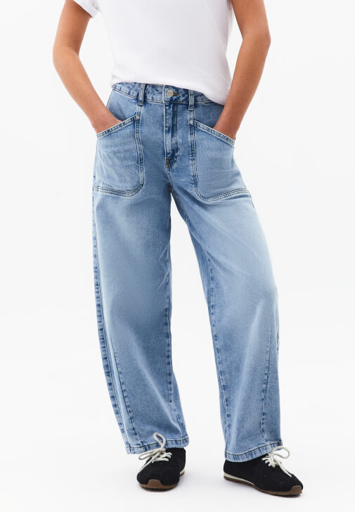 Barrel-Fit Denim ve Blazer Ceket Kombini