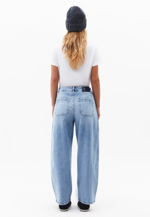 Barrel-Fit Denim ve Blazer Ceket Kombini