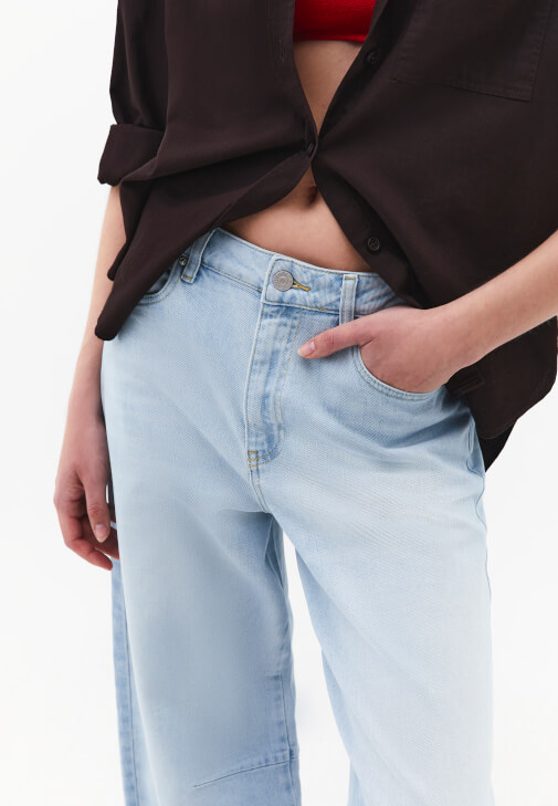 Barrel-Fit Denim ve Cepli Gömlek Kombini