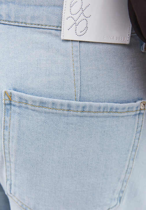 Barrel-Fit Denim ve Cepli Gömlek Kombini