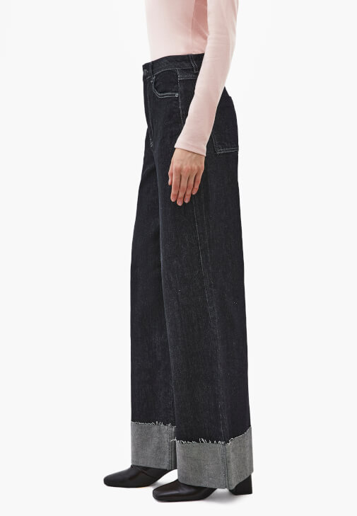 Baggy-Fit Denim ve Denim Gömlek Kombini