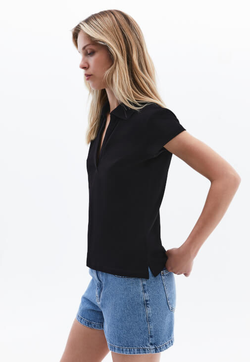 Polo Yaka Tişört ve Denim Şort Kombini