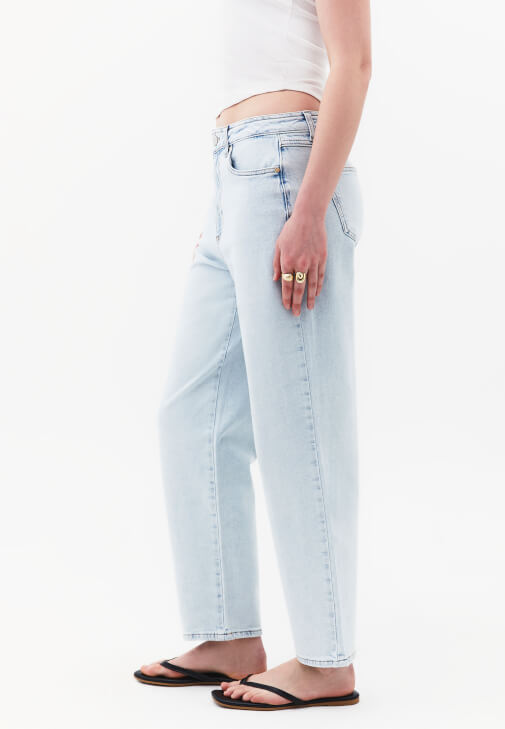 Mom-Fit Pantolon ve U Yaka Atlet Kombini