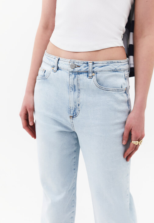 Mom-Fit Pantolon ve U Yaka Atlet Kombini