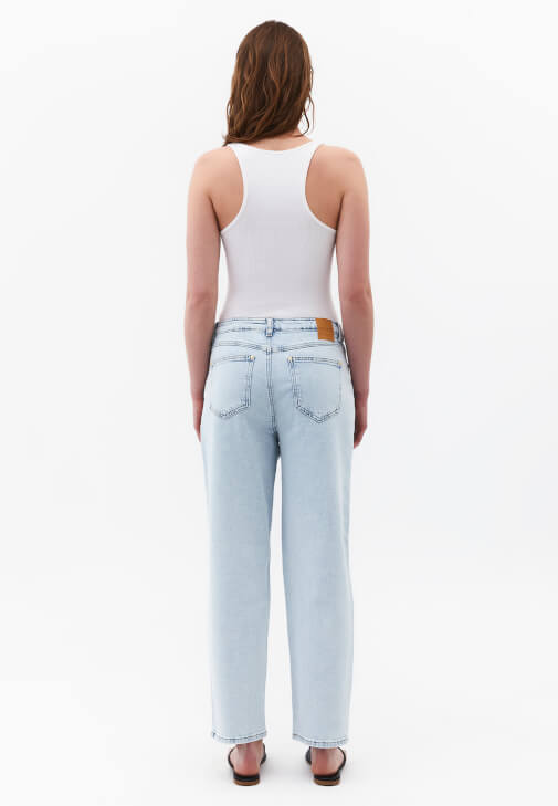 Mom-Fit Pantolon ve U Yaka Atlet Kombini