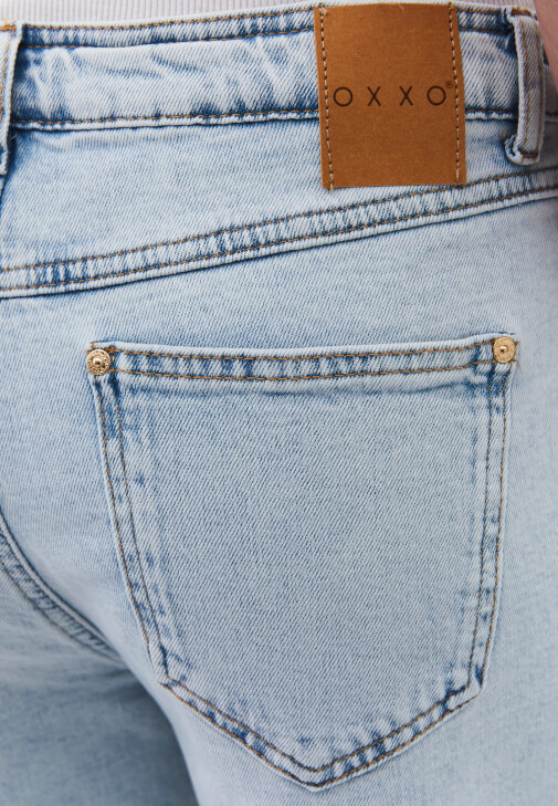 Mom-Fit Pantolon ve U Yaka Atlet Kombini