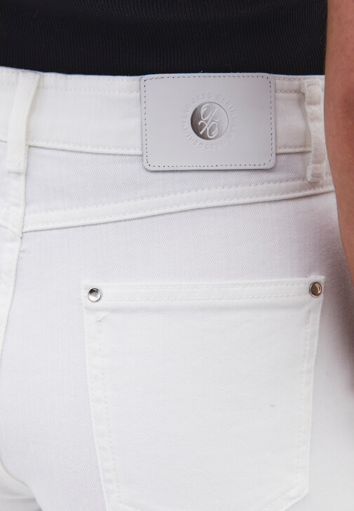 Mom-Fit Denim ve Modal Atlet Kombini