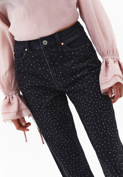 Taşlı Denim Pantolon ve Tül Bluz Kombini