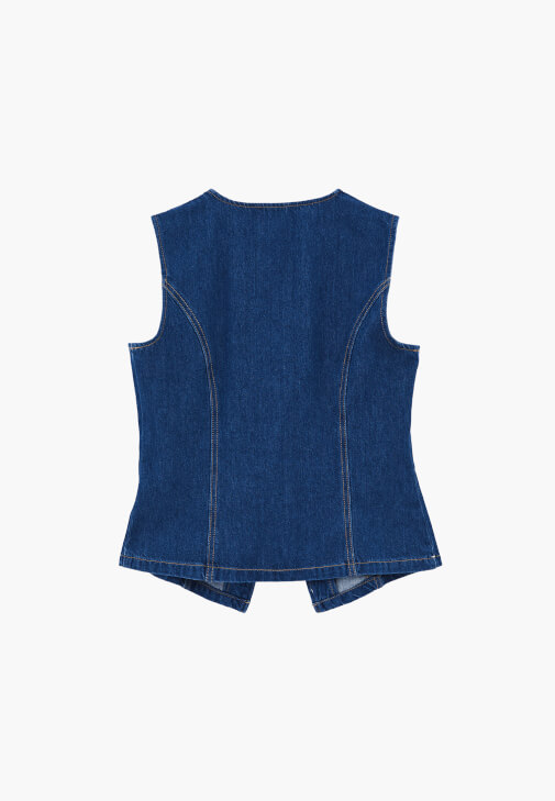 Denim Yelek ve Denim Şort Kombini