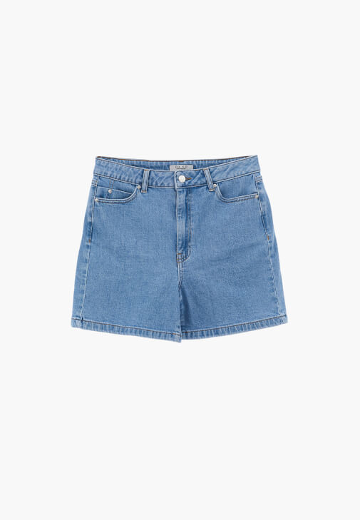 Denim Şort ve Ceket Kombini