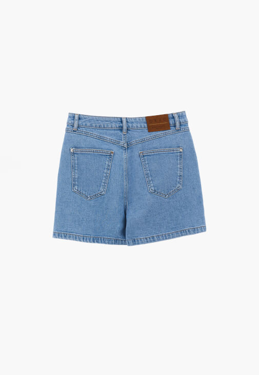 Denim Şort ve Ceket Kombini