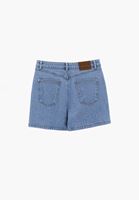 Denim Şort ve Ceket Kombini