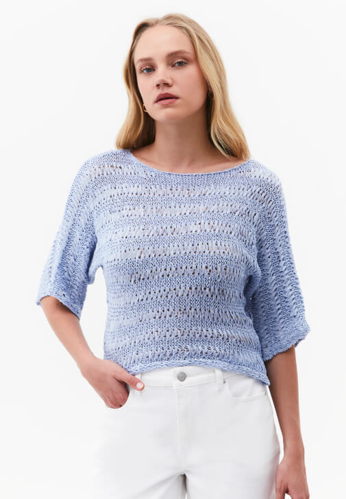 Bot Yaka Bluz ve Barrel-Fit Pantolon Kombini