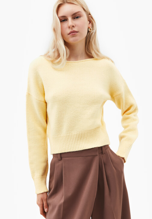 Bot Yaka Kazak ve Asimetrik Pantolon Kombini