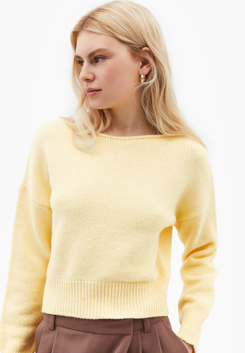 Bot Yaka Kazak ve Asimetrik Pantolon Kombini