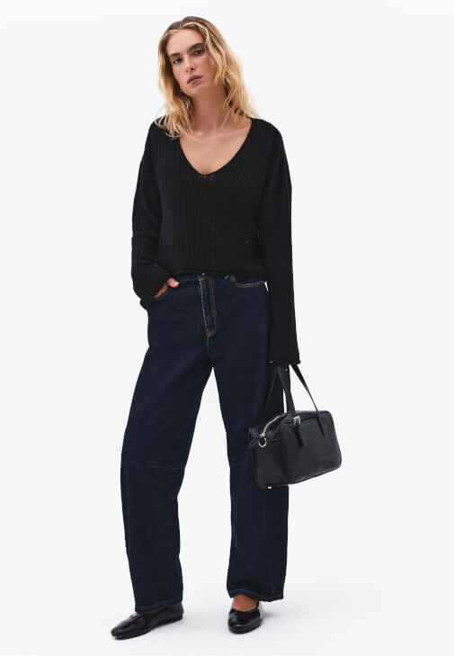  Triko Kazak ve Barrel-Fit Denim Kombini