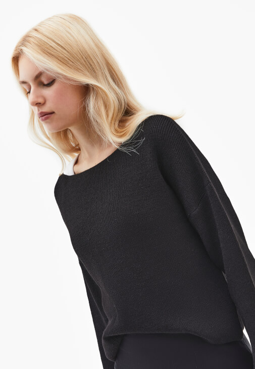 Triko Kazak ve Şort Etek Kombini