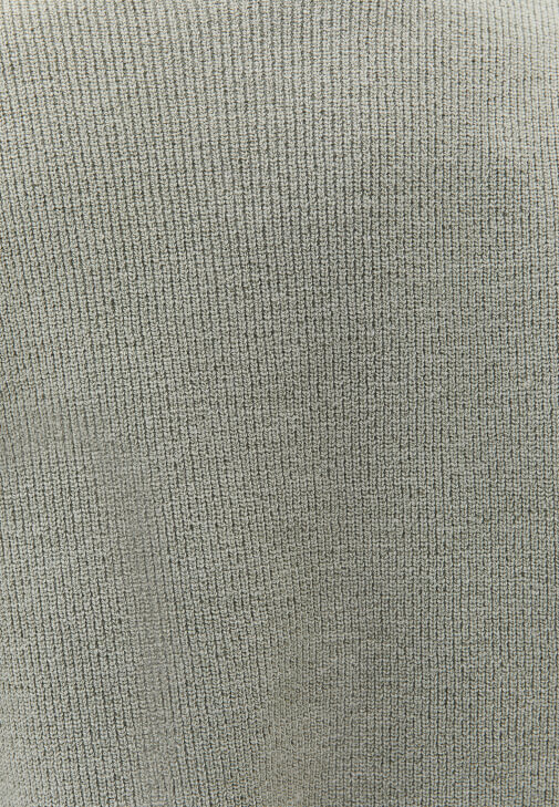 Triko Kazak ve Baggy-Fit Denim Kombini