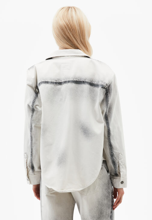 Denim Gömlek ve Straight-Fit Pantolon Kombini