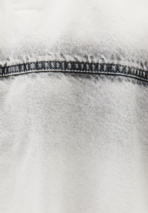 Denim Gömlek ve Straight-Fit Pantolon Kombini