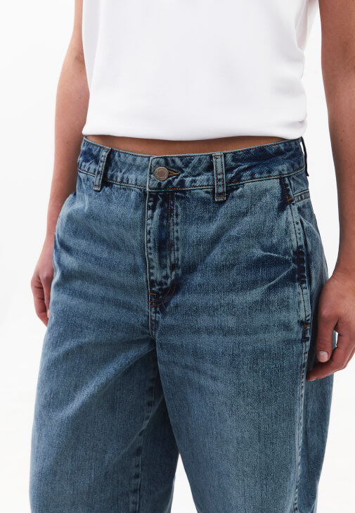 Düşük Bel Pantolon ve Kürk Kombini