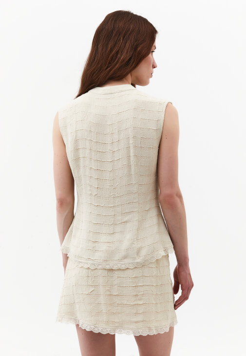 Dantelli Bluz ve Barrel-Fit Pantolon Kombini