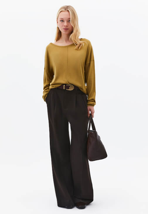 Triko Kazak ve Wide-Leg Kumaş Pantolon Kombini