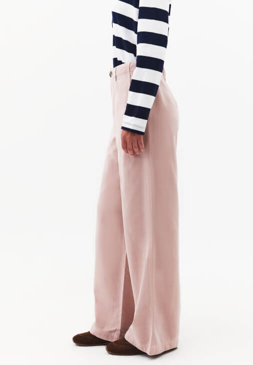 Tencel Pantolon ve Çizgili Tişört Kombini