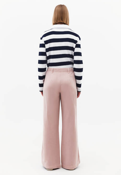 Tencel Pantolon ve Çizgili Tişört Kombini