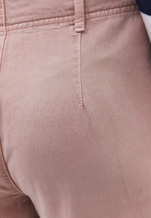 Tencel Pantolon ve Çizgili Tişört Kombini