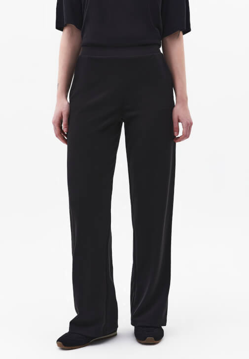 Modal Pantolon ve Kapitoneli Mont Kombini