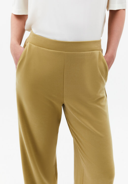 Modal Pantolon ve Triko Kazak Kombini