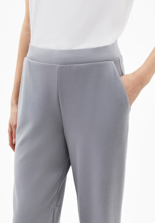 Modal Pantolon ve Modal Yelek Kombini