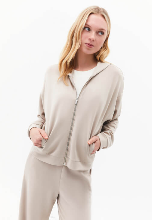 Fermuarlı Sweatshirt ve Jogger Pantolon Kombini