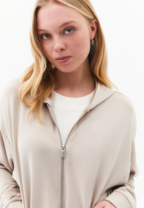 Fermuarlı Sweatshirt ve Jogger Pantolon Kombini