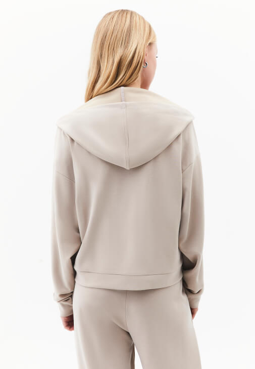 Fermuarlı Sweatshirt ve Jogger Pantolon Kombini