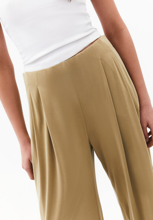 Wide-Leg Pantolon ve Crop Top Kombini