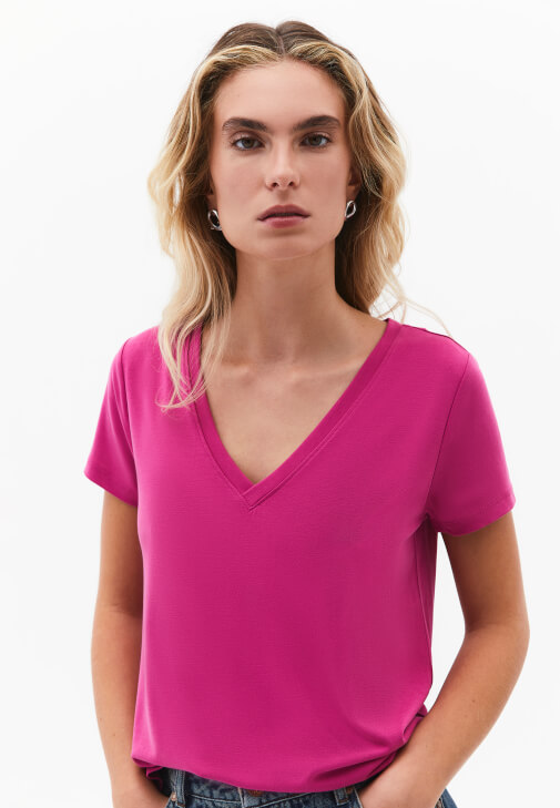 Modal Tişört ve Baggy-Fit Denim Kombini