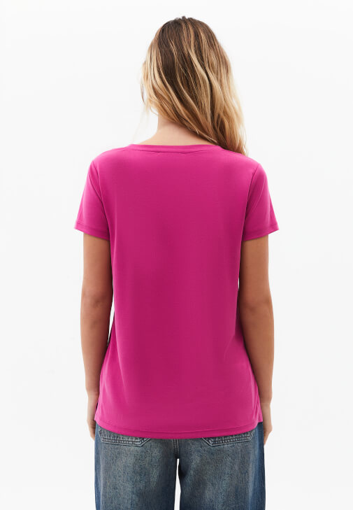 Modal Tişört ve Baggy-Fit Denim Kombini