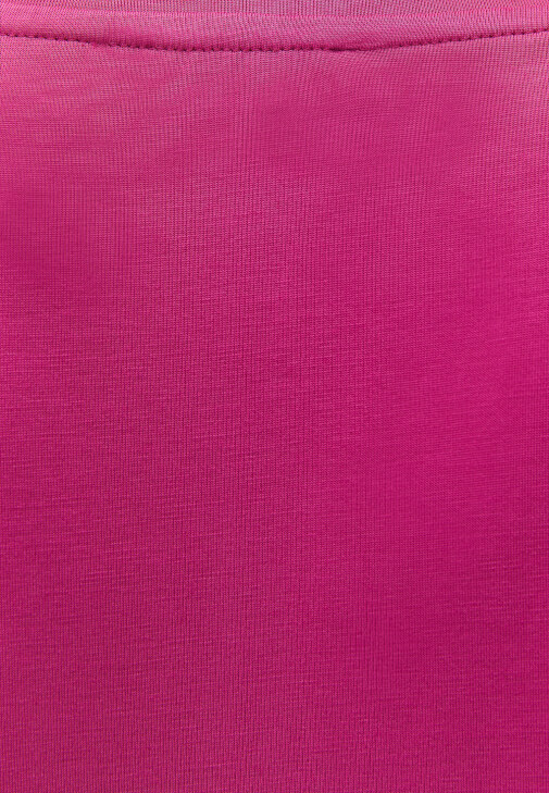 Modal Tişört ve Baggy-Fit Denim Kombini