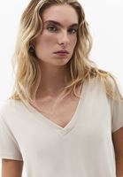 Bayan Bej Modal V Yaka Tişört