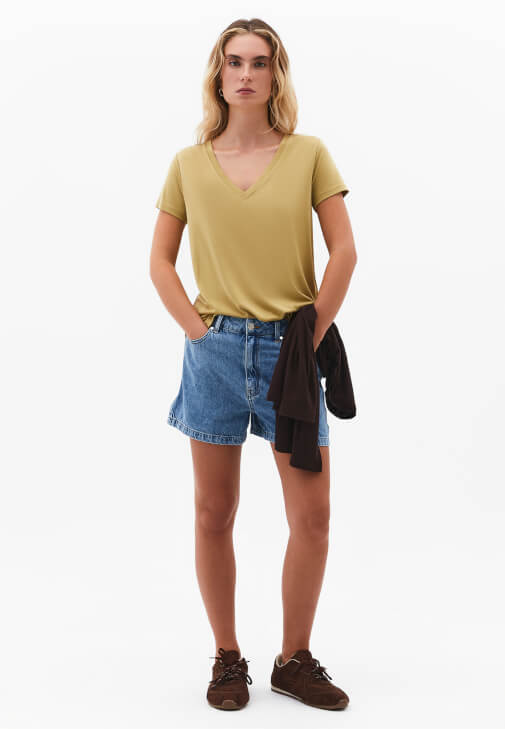  Modal Tişört ve Denim Şort Kombini