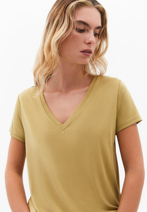 Modal Tişört ve Denim Şort Kombini