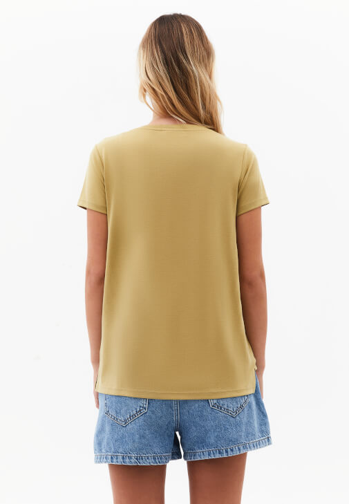 Modal Tişört ve Denim Şort Kombini