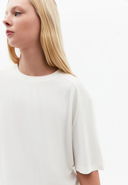 Modal Tişört ve Straight-Fit Pantolon Kombini