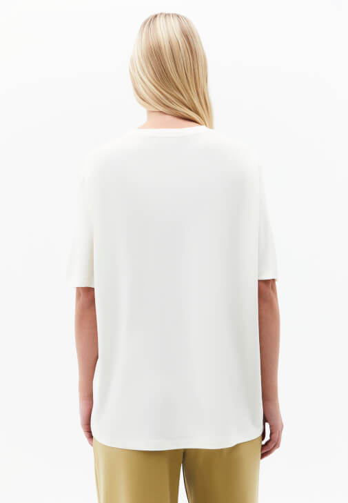 Modal Tişört ve Straight-Fit Pantolon Kombini