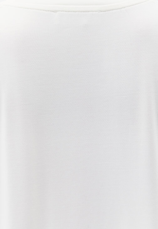 Modal Tişört ve Straight-Fit Pantolon Kombini