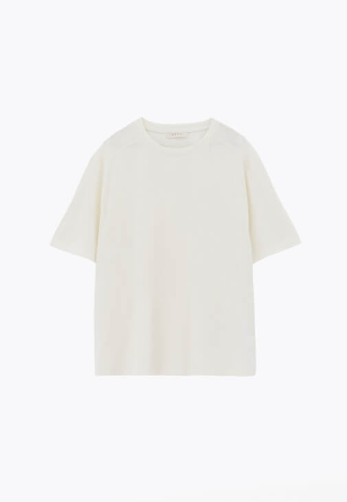 Modal Tişört ve Straight-Fit Pantolon Kombini